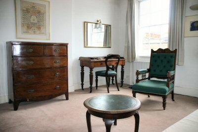 3rd floor 1 bedroom flat with single divan and single sofa bed for self catering holidays and accommodation