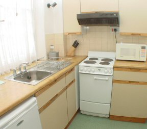 Fully equipped kitchen/breakfast room of 2nd floor 1 bedroom flat available for holiday rentals